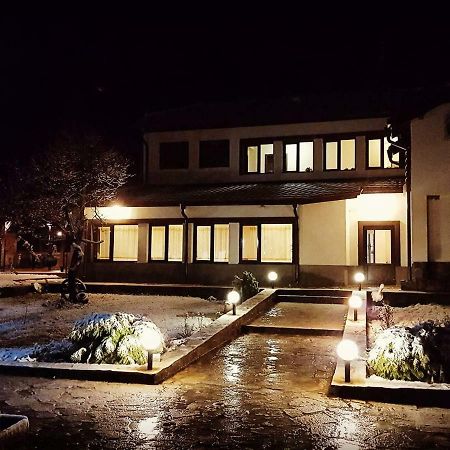 Къща За Гости Луксия Hotel Sukhache Bagian luar foto