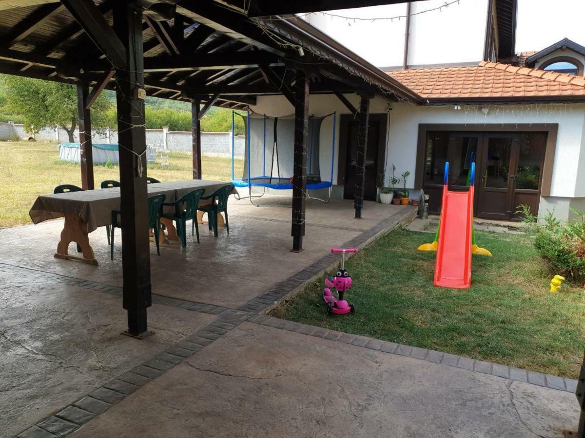 Къща За Гости Луксия Hotel Sukhache Bagian luar foto