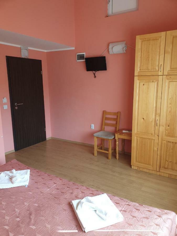 Къща За Гости Луксия Hotel Sukhache Bagian luar foto