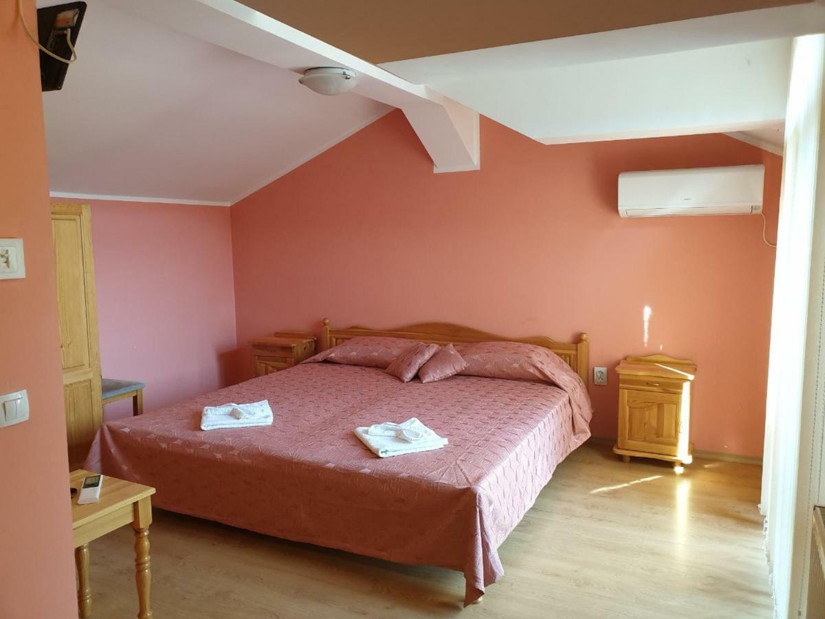 Къща За Гости Луксия Hotel Sukhache Bagian luar foto