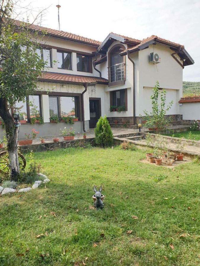 Къща За Гости Луксия Hotel Sukhache Bagian luar foto