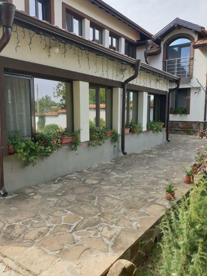 Къща За Гости Луксия Hotel Sukhache Bagian luar foto