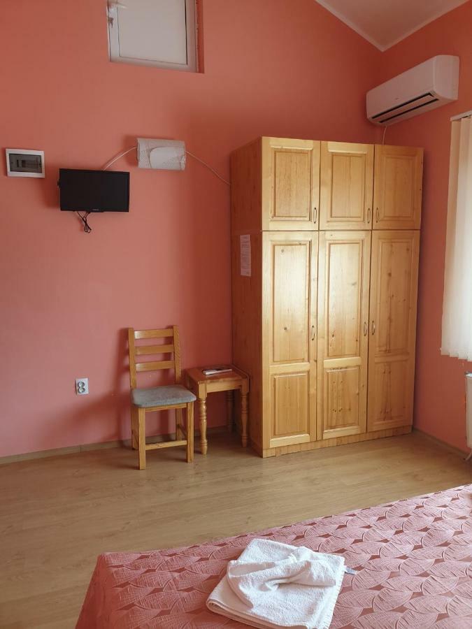 Къща За Гости Луксия Hotel Sukhache Bagian luar foto