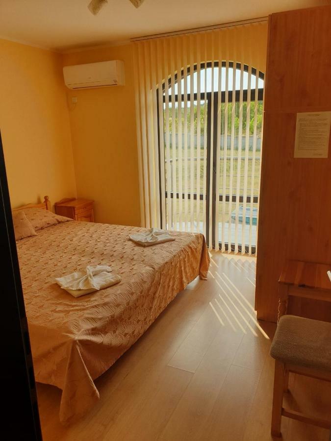 Къща За Гости Луксия Hotel Sukhache Bagian luar foto