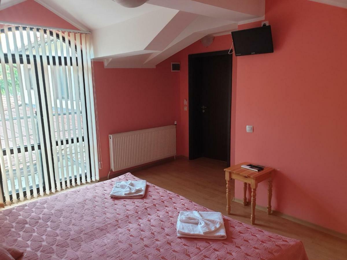 Къща За Гости Луксия Hotel Sukhache Bagian luar foto